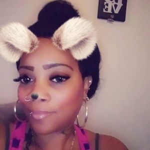 Meet your Posher, Gloria